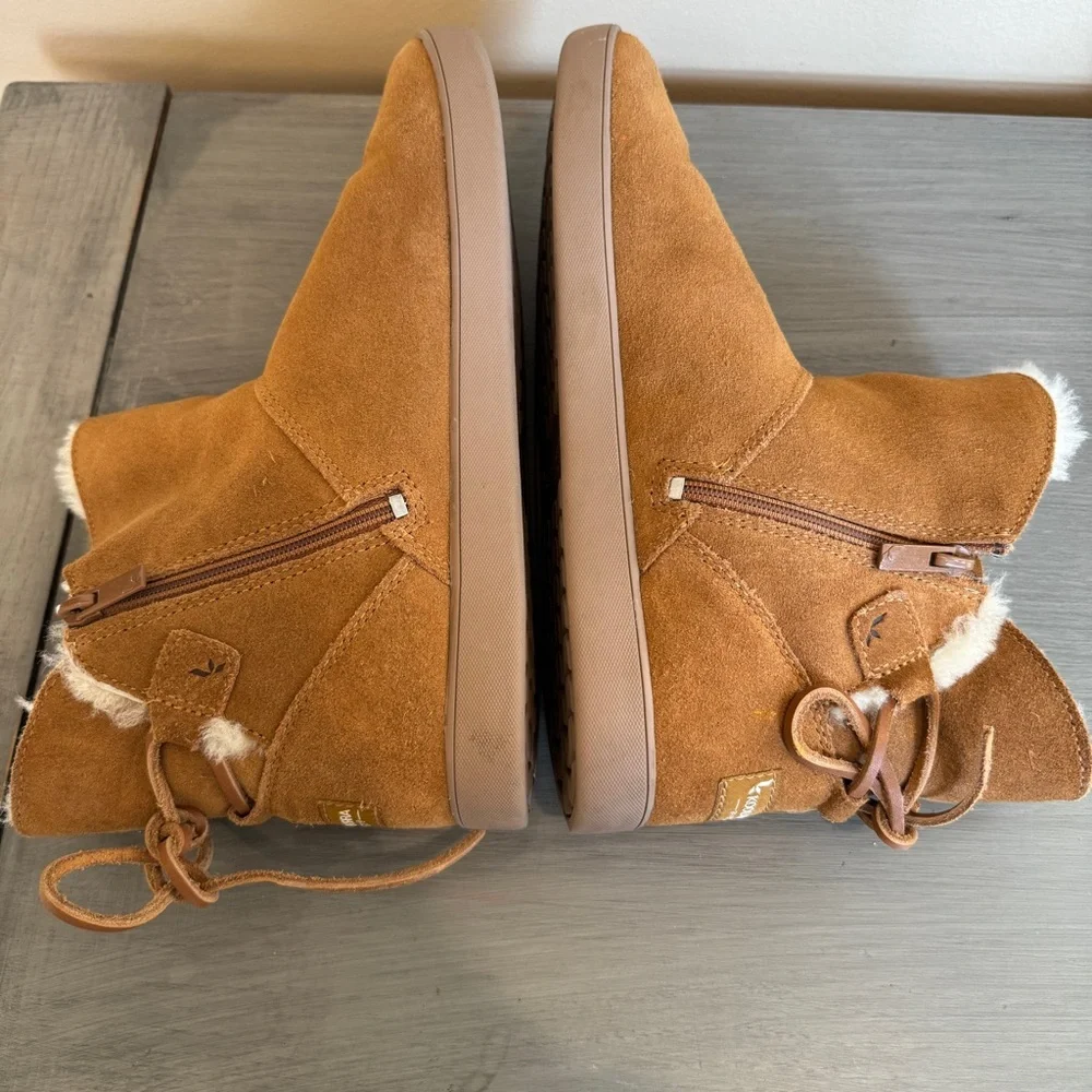 Koolaburra Shazi‎ Mini Chestnut Boots Suede Sheepskin 109362 Women's Shoes Bow 9